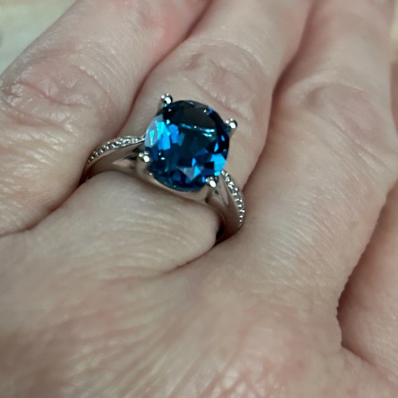 London Blue Topaz 3-5/8 carat diamond accent ring in 14k white gold. - Picture 4 of 4